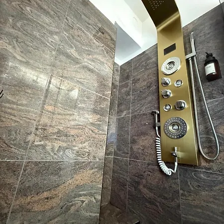 Casa Sabauda 아파트 베나리아 리알레